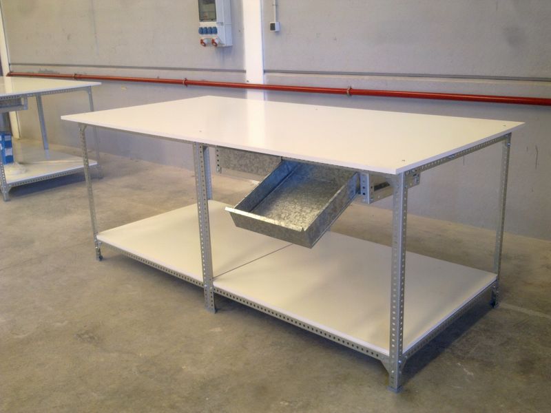 mesa con estructura ligera